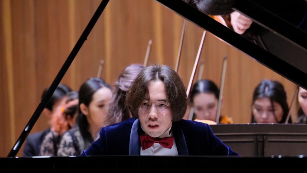 Казахстанец войдёт в историю мировой музыки: Рахат-Би Абдысагин представит в Оксфорде первую квантовую симфонию