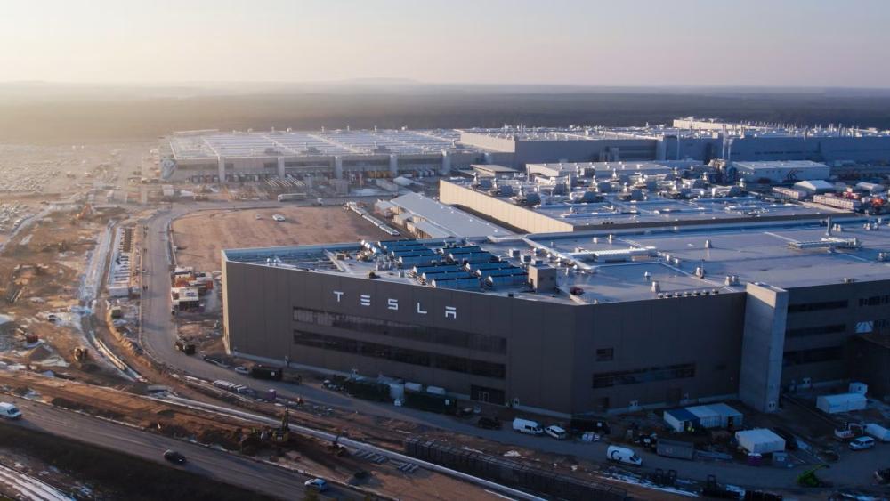 Tesla вернула себе мировое лидерство по продажам электромобилей, обойдя BYD в первом квартале 2026 года