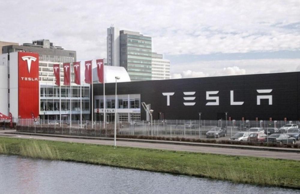 Tesla готовит публичный запуск роботакси Cybercab до конца августа