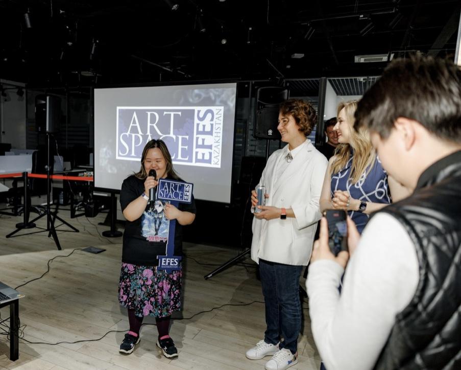 В пространстве Efes Art Space прошла презентация выставки «Письма Маши» с участием коллектива инклюзивного театрального проекта «Действие буквально»